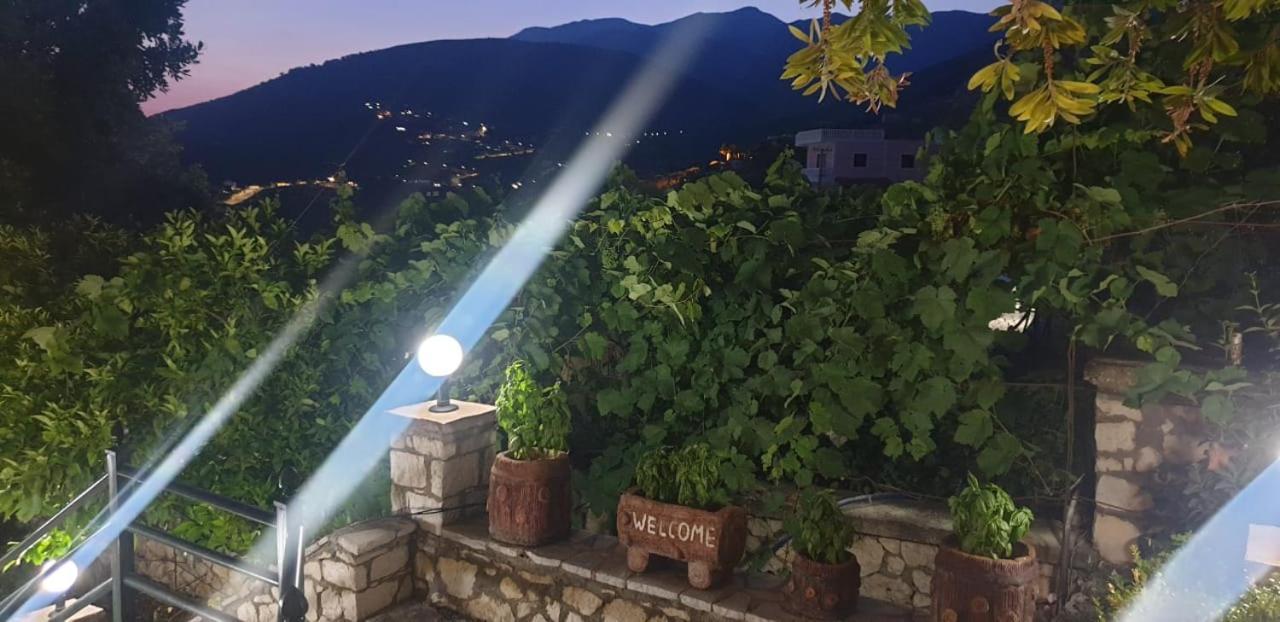 Apart-Hotel Llazari Himarë Eksteriør billede