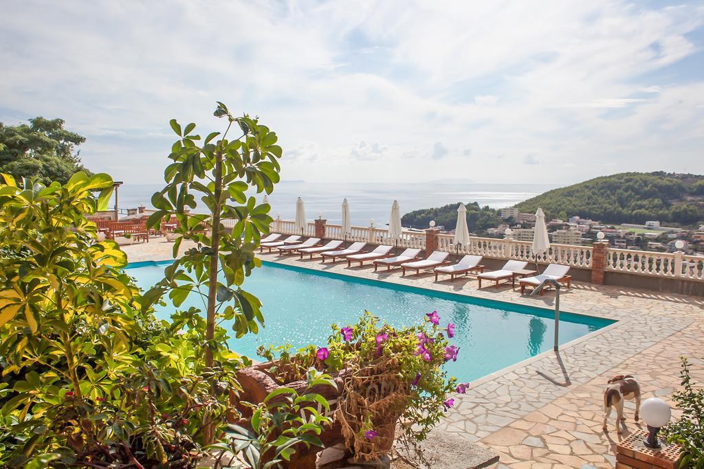 Apart-Hotel Llazari Himarë Eksteriør billede